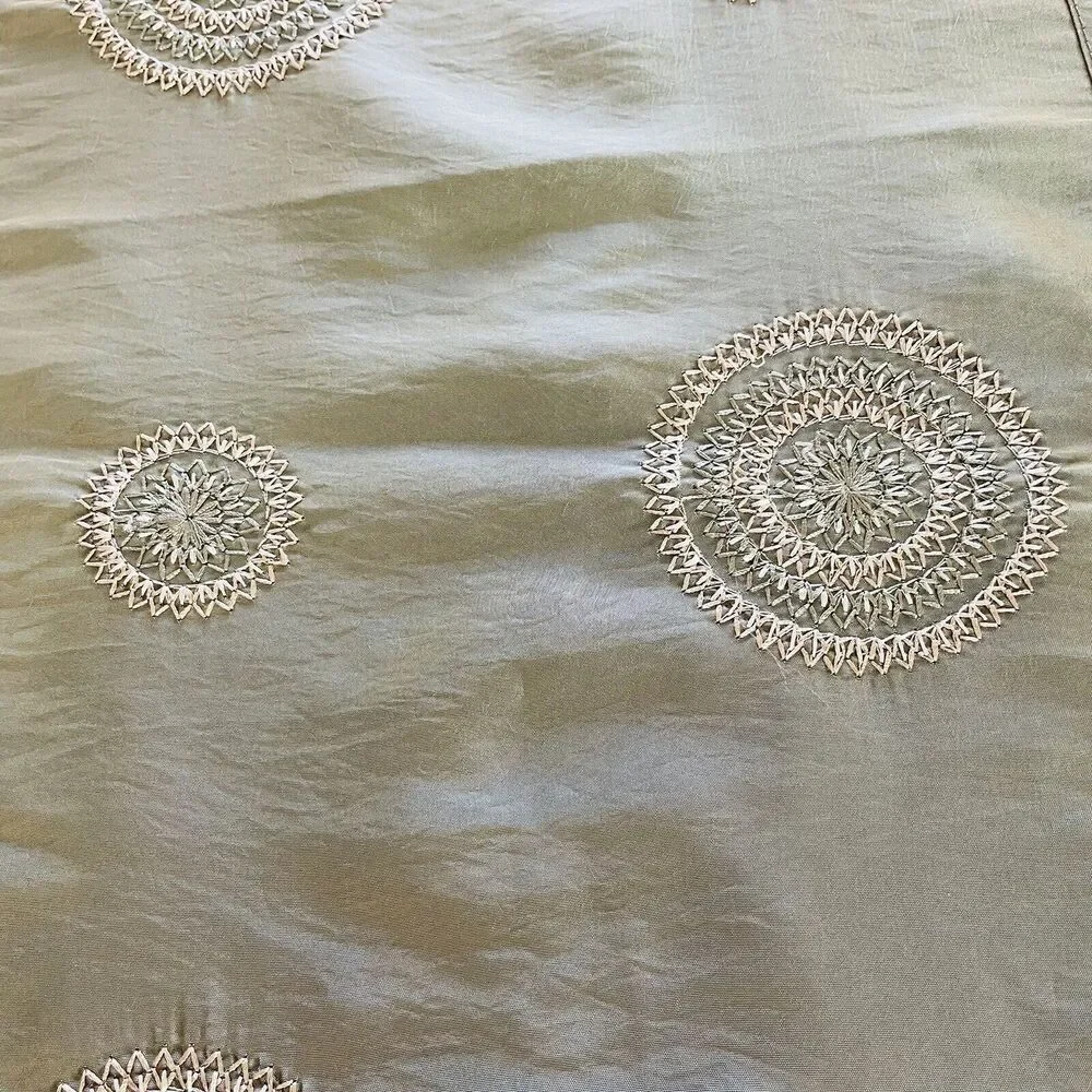 Elegant Shimmery Table Runner‎ Oliver Pewter Embroidered Medallions 14